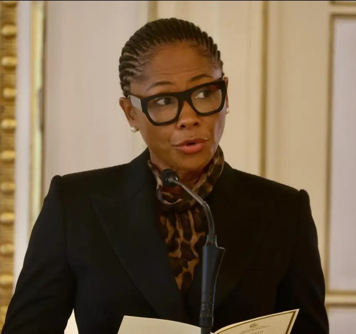 Ministra promete acelerar construção de escolas no ensino primário